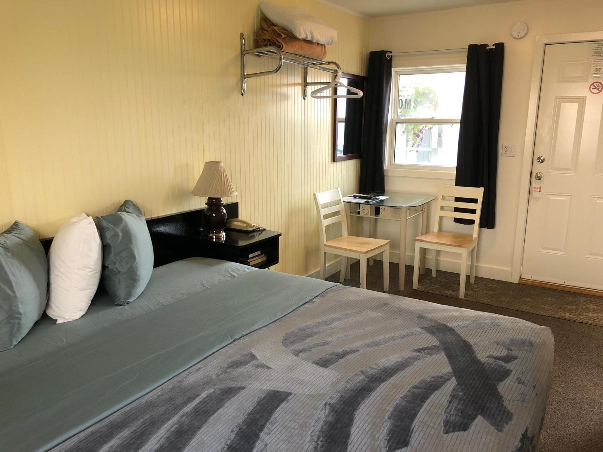 Creston Valley Motel Екстериор снимка