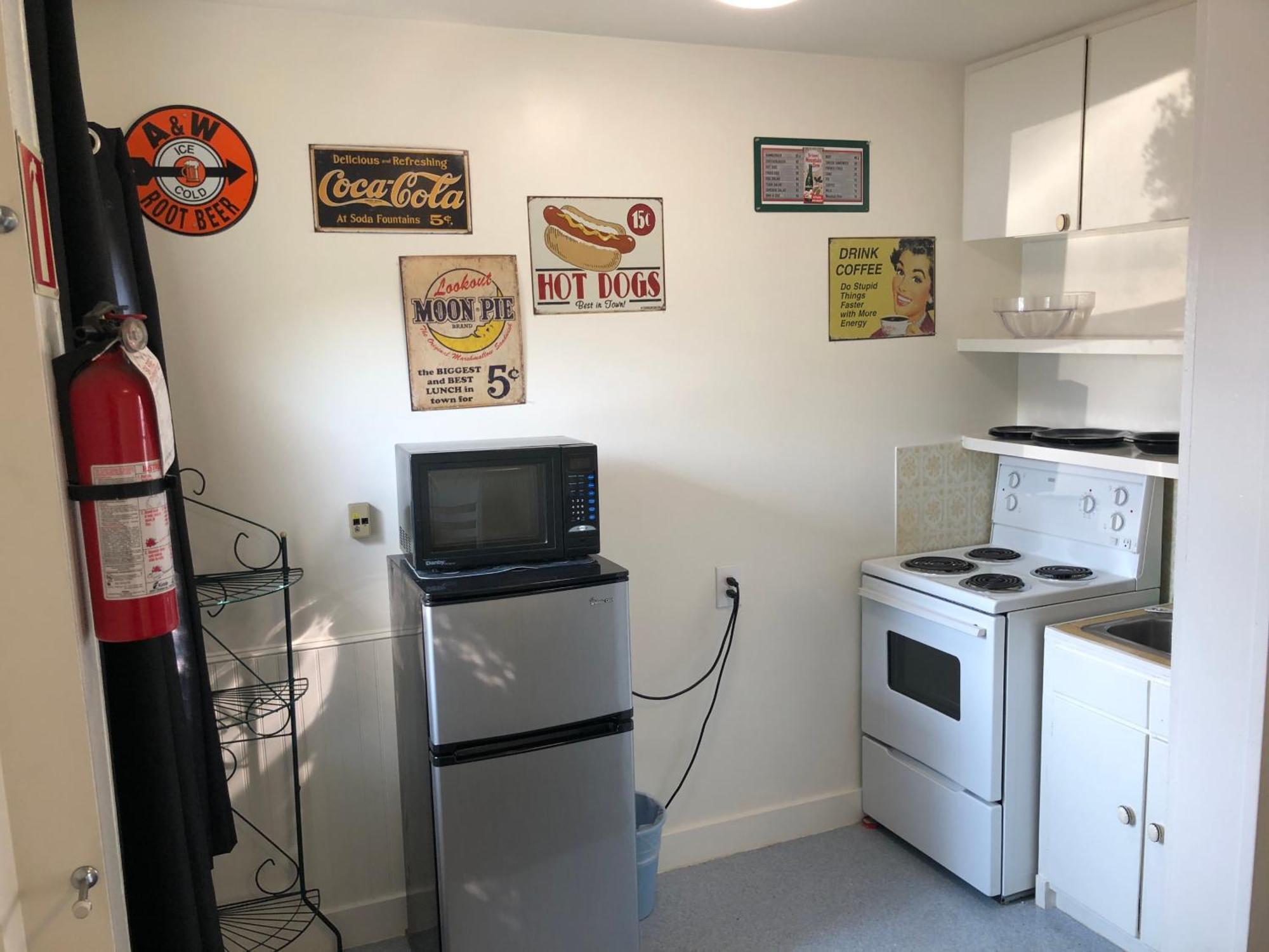 Creston Valley Motel Екстериор снимка