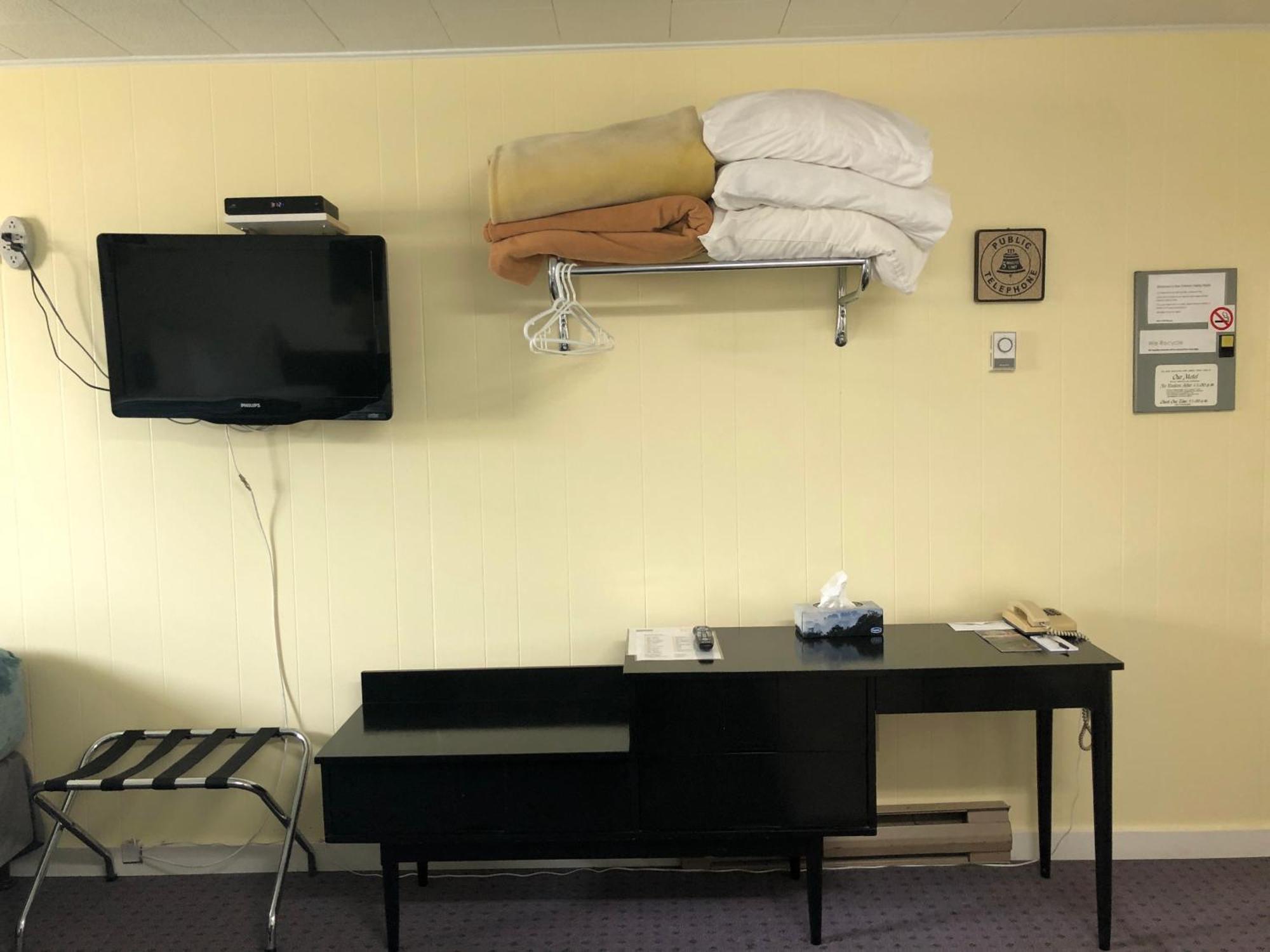 Creston Valley Motel Екстериор снимка