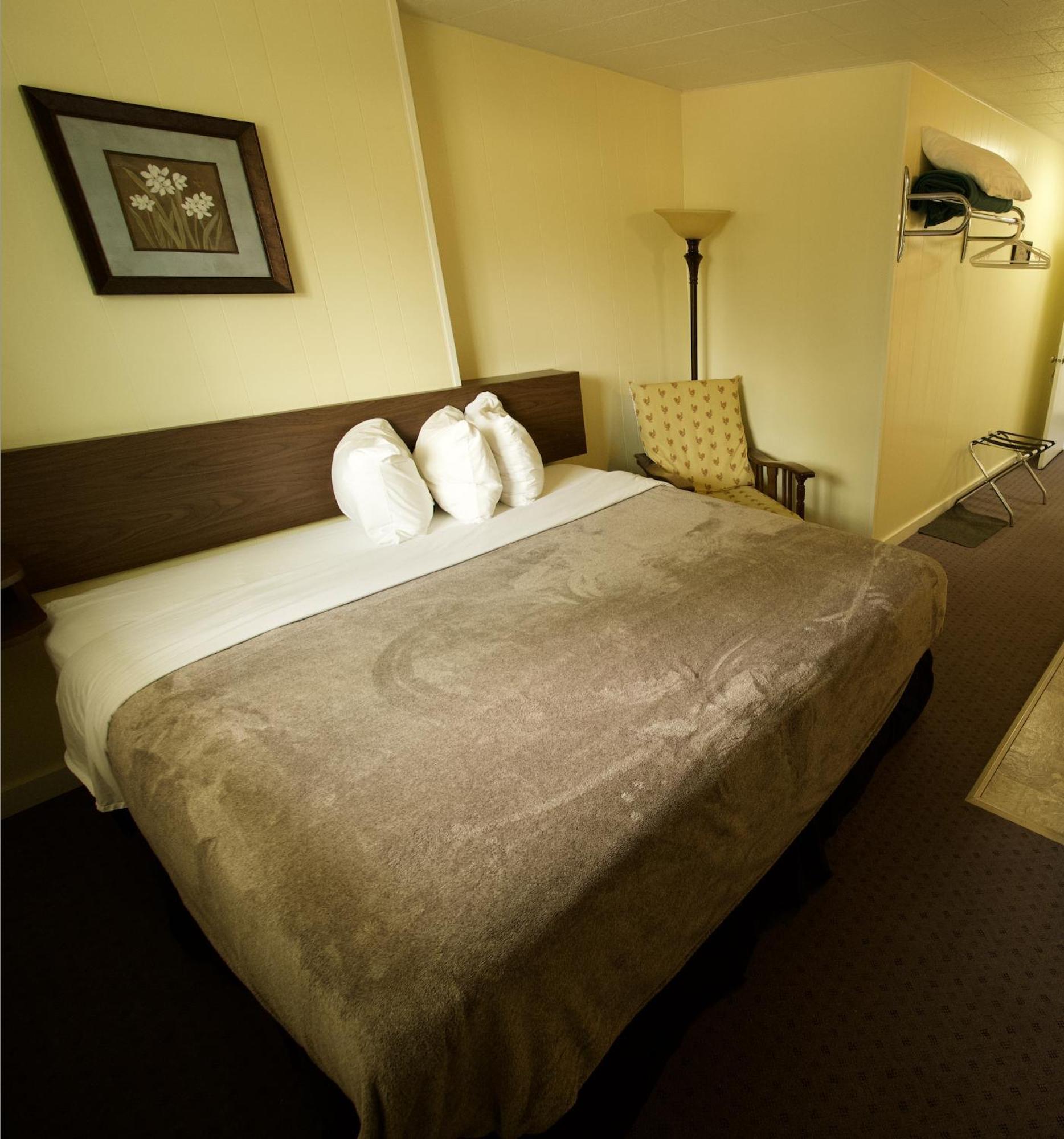 Creston Valley Motel Екстериор снимка