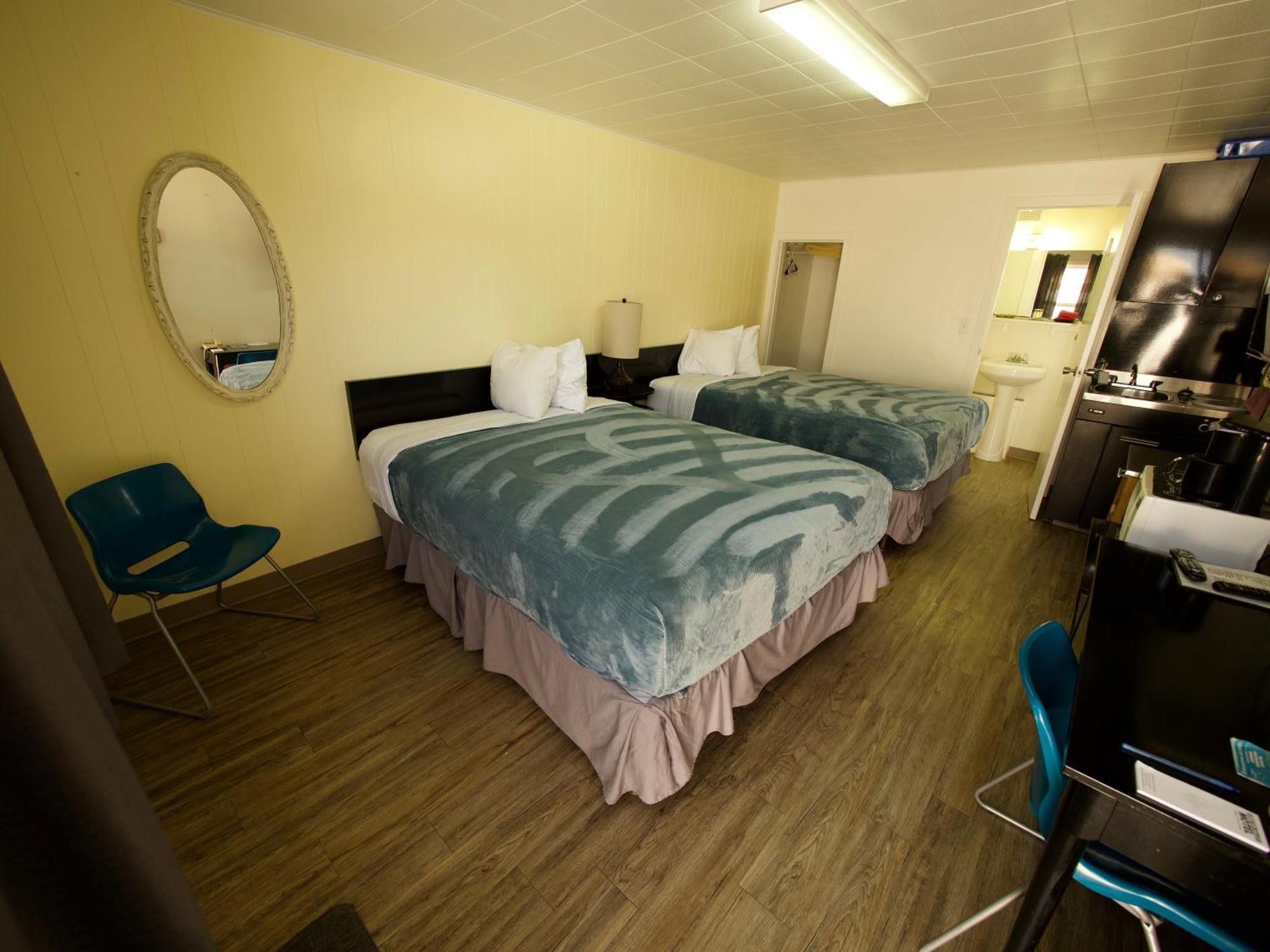 Creston Valley Motel Екстериор снимка
