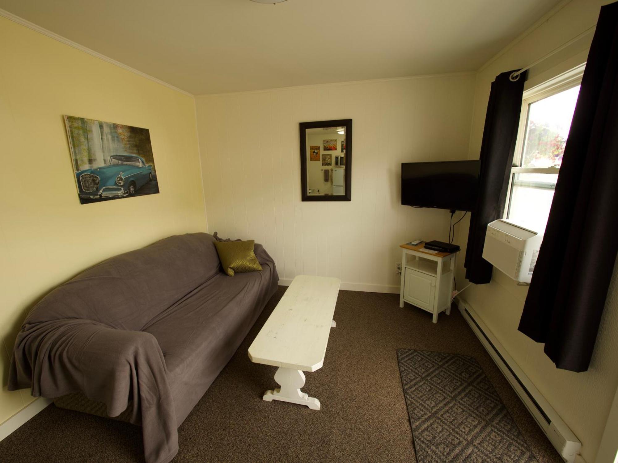 Creston Valley Motel Екстериор снимка