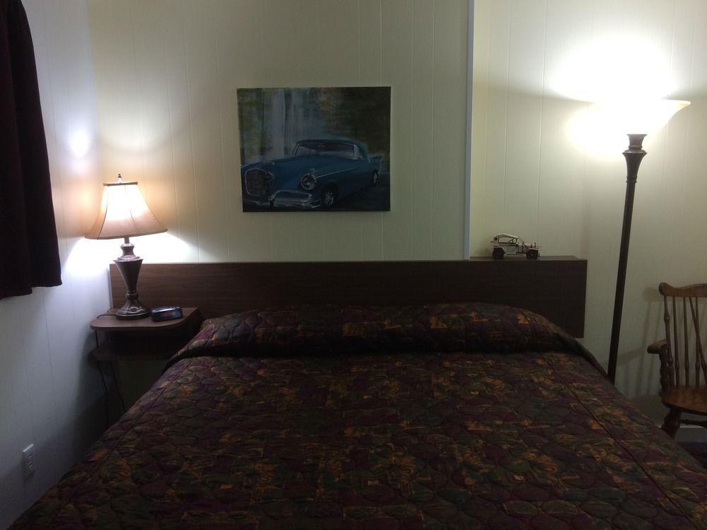 Creston Valley Motel Екстериор снимка