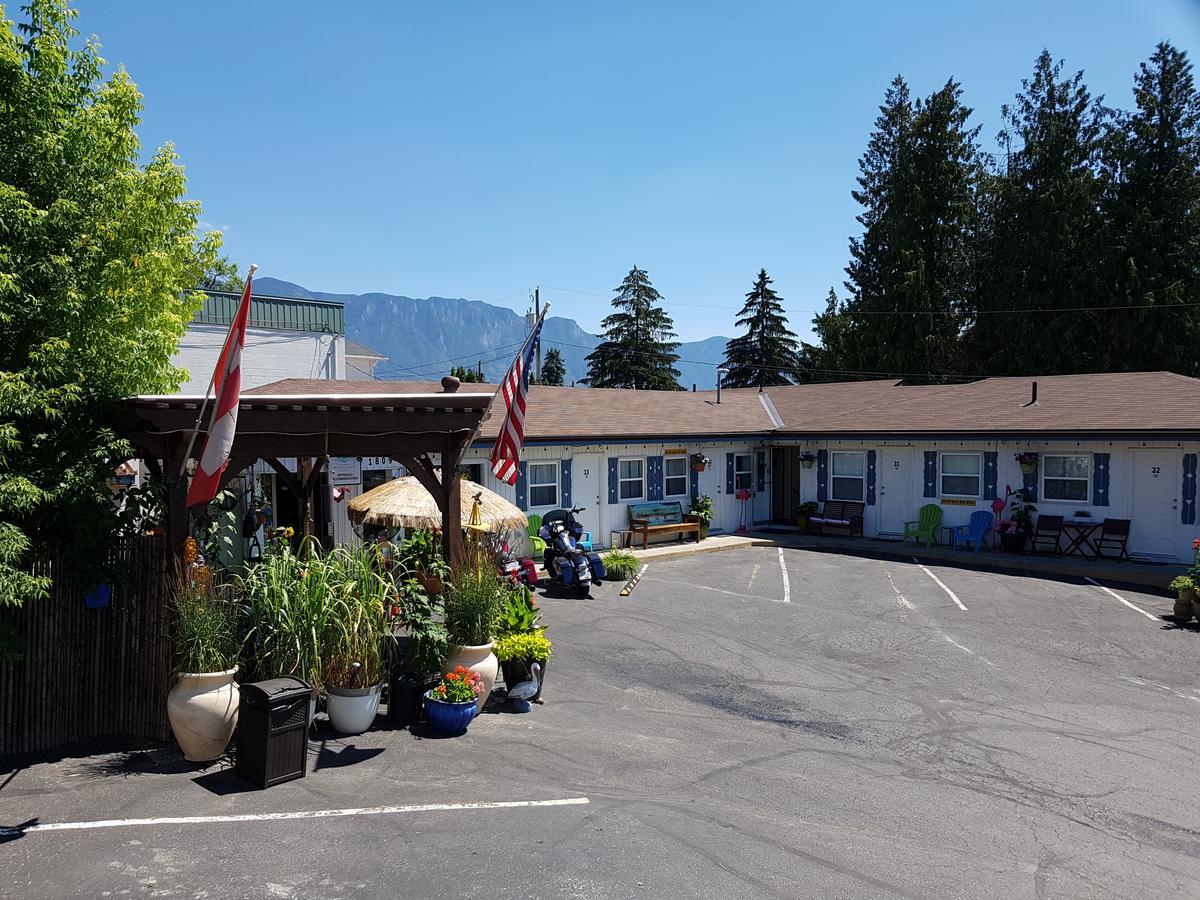 Creston Valley Motel Екстериор снимка