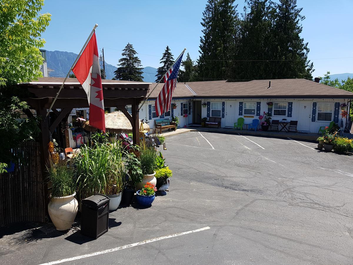 Creston Valley Motel Екстериор снимка