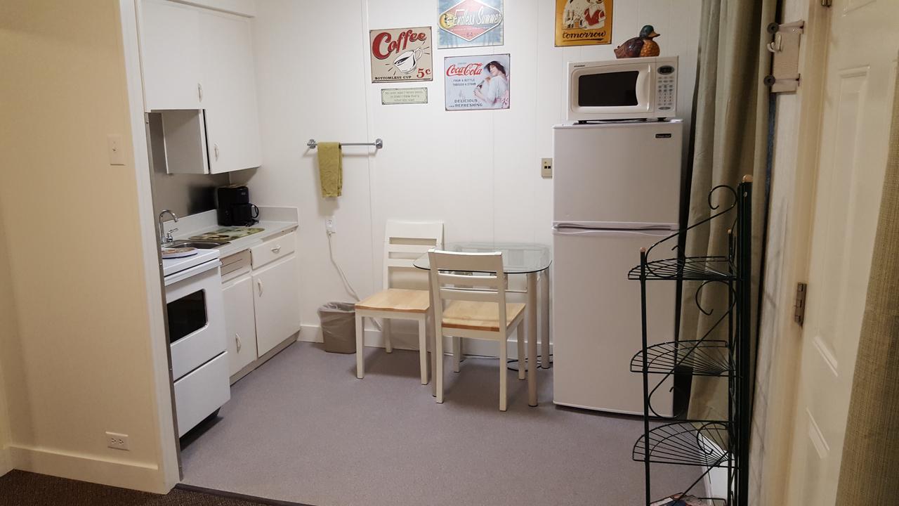 Creston Valley Motel Екстериор снимка